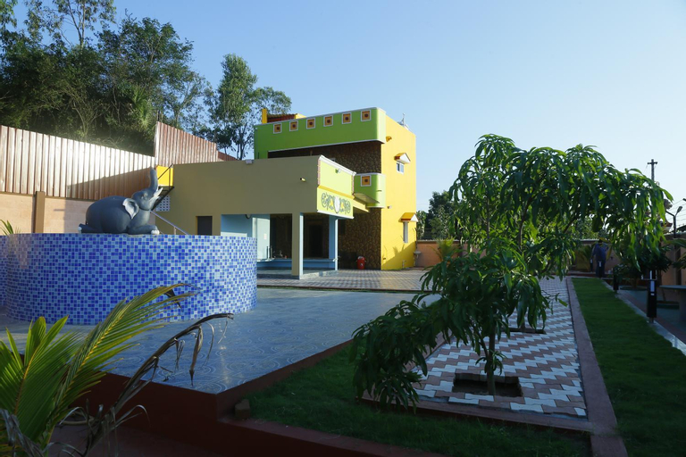 Exterior & Views