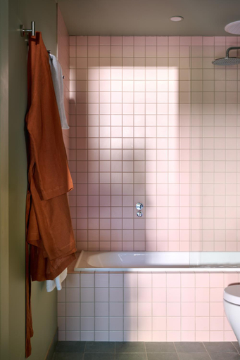 Bathroom 4, River Drive Motel, South Gippsland - Central