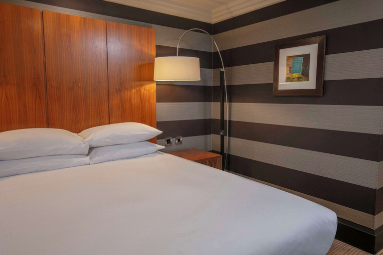 Bedroom 2, The DoubleTree by Hilton Stratford-upon-Avon, Warwickshire