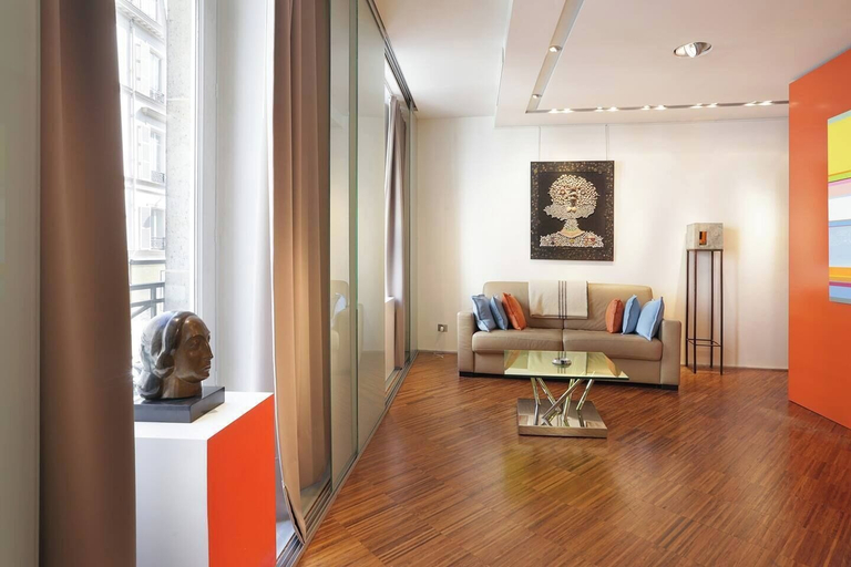 Others 5, Matignon Terrace, Paris