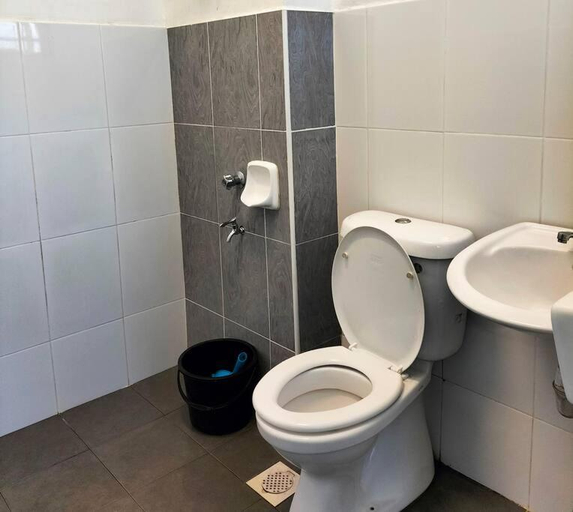 Bathroom 4, IRIS 55 Simple Corner House Outdoor Muslim Only, Johor Bahru
