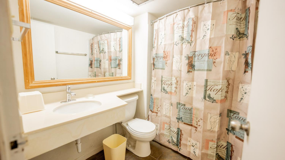 Bathroom 4, THE INN- PITTSBURGH, Allegheny