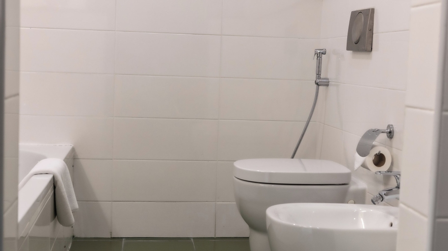 Bathroom 10