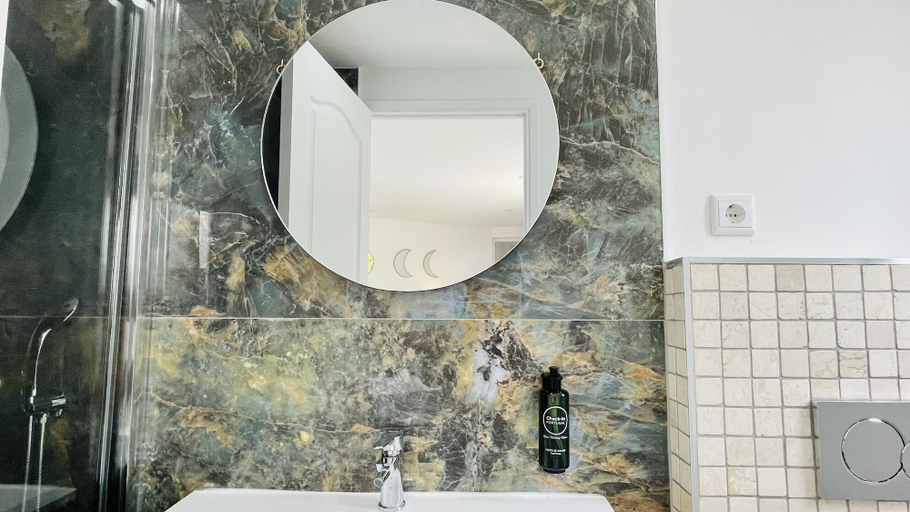 Bathroom 4, Strip CIP, Albufeira