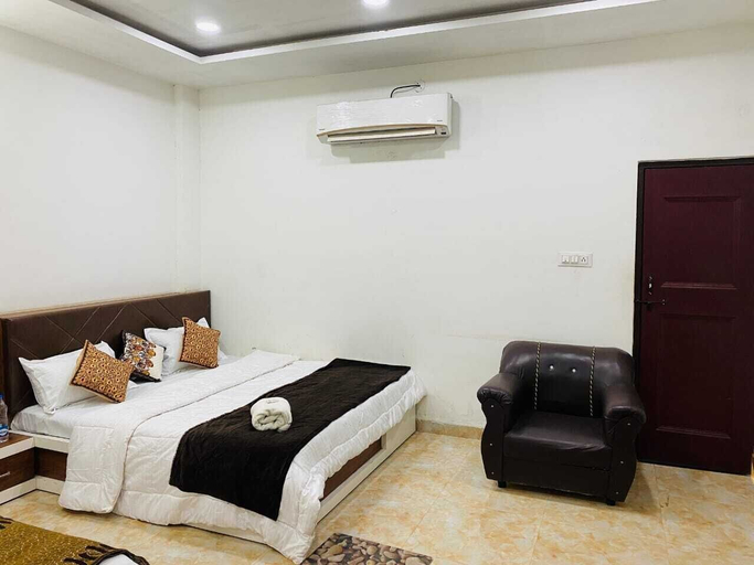 Bedroom 5, Payal Palace, West Nimar