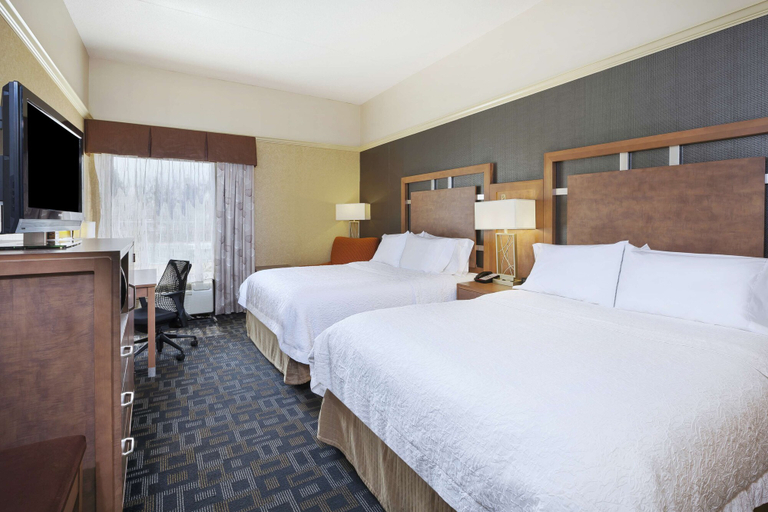 Bedroom 3, Hampton Inn Clinton, Hunterdon