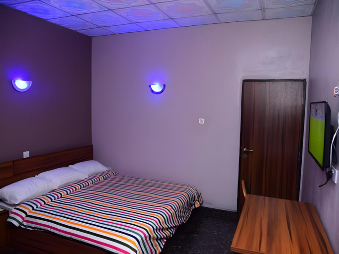 Bedroom 2, Goshen Grand Hotel, Obio/Akp