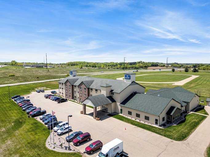 Exterior & Views 2, Boarders Inn & Suites by Cobblestone Hotels - Shawano, Shawano