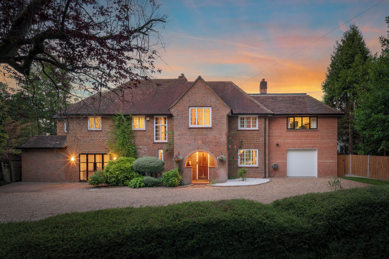 Exterior & Views