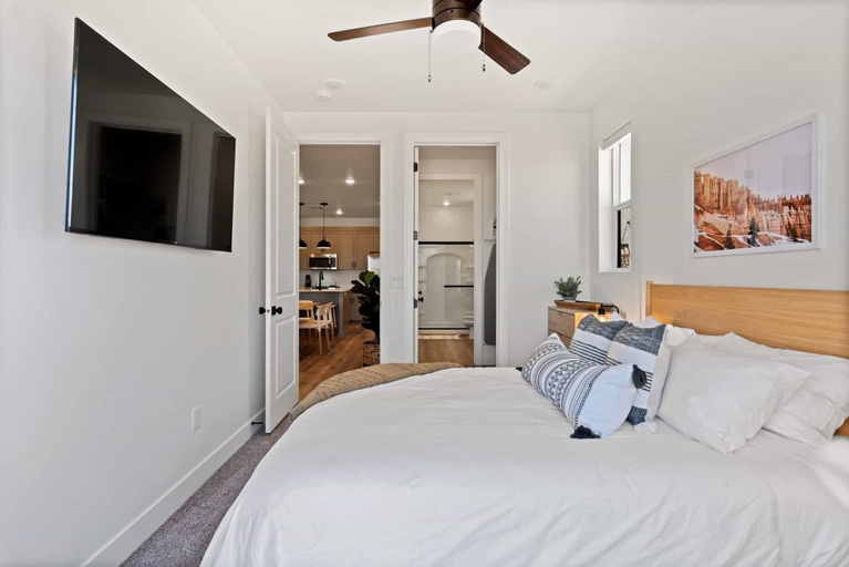 Bedroom 3, Chillin Out Maxin #96 by RedAwning, Washington