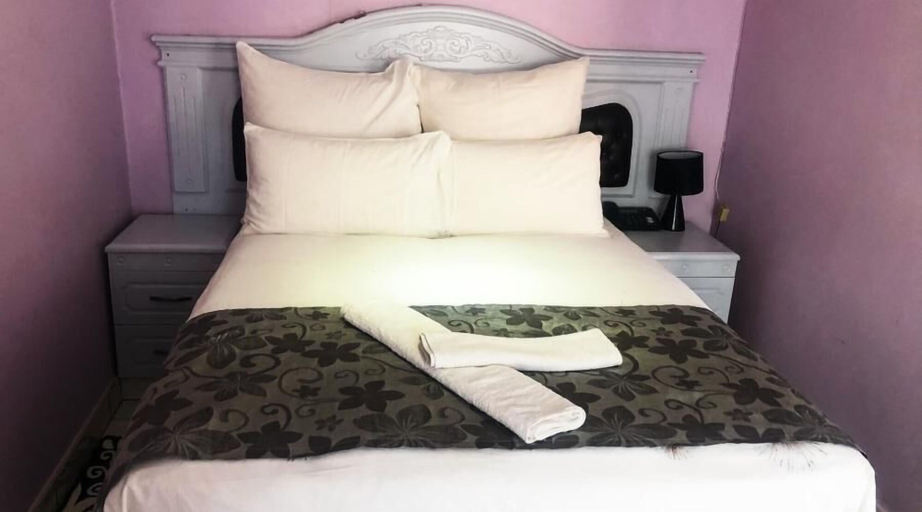 Bedroom, BATSHWENENG LODGE, Tshabong