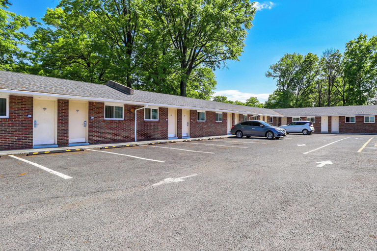 Exterior & Views 4, Americas Best Value Inn Avenel Woodbridge, Middlesex