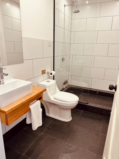 Bathroom 3, El Establo, Última Esperanza