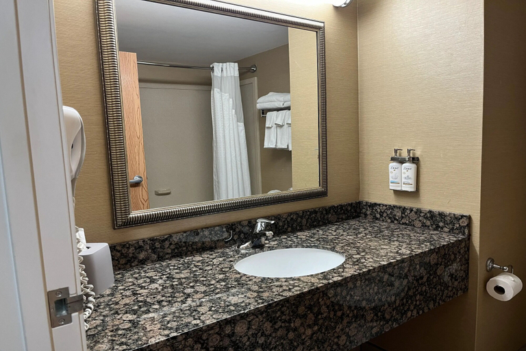 Bathroom 4, Holiday Inn Express CHARLES TOWN by IHG, Jefferson