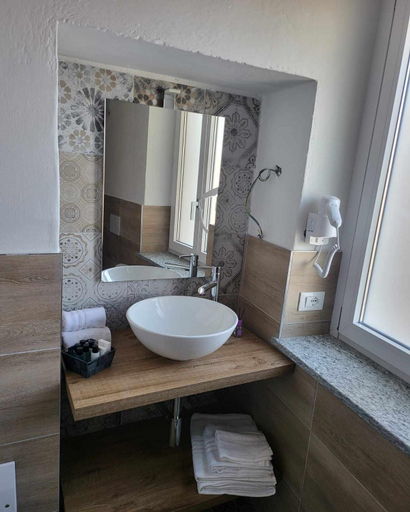 Bathroom 3, La Bolgora Guesthouse, Novara