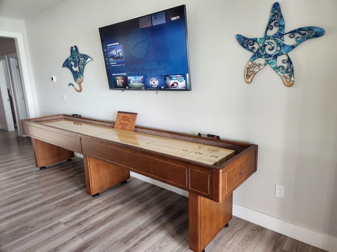 Game room, Soggy Pollards 5 Bedroom Home by RedAwning, Aransas