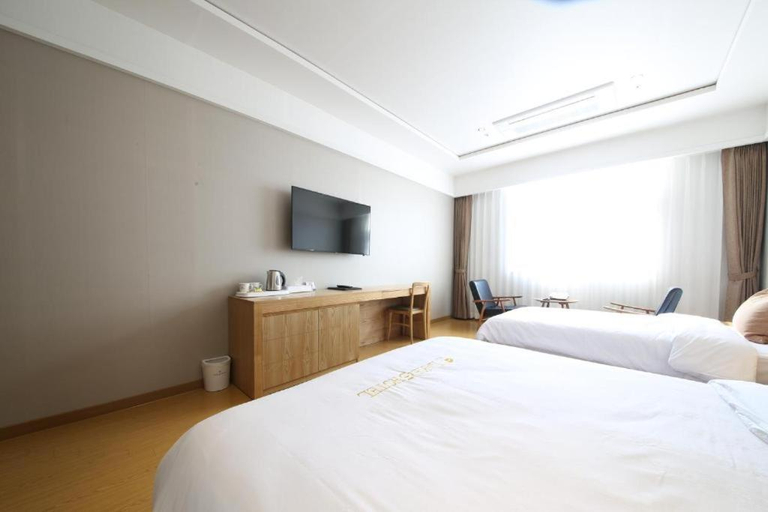 Bedroom 4, Lake 45 Hotel, Naju