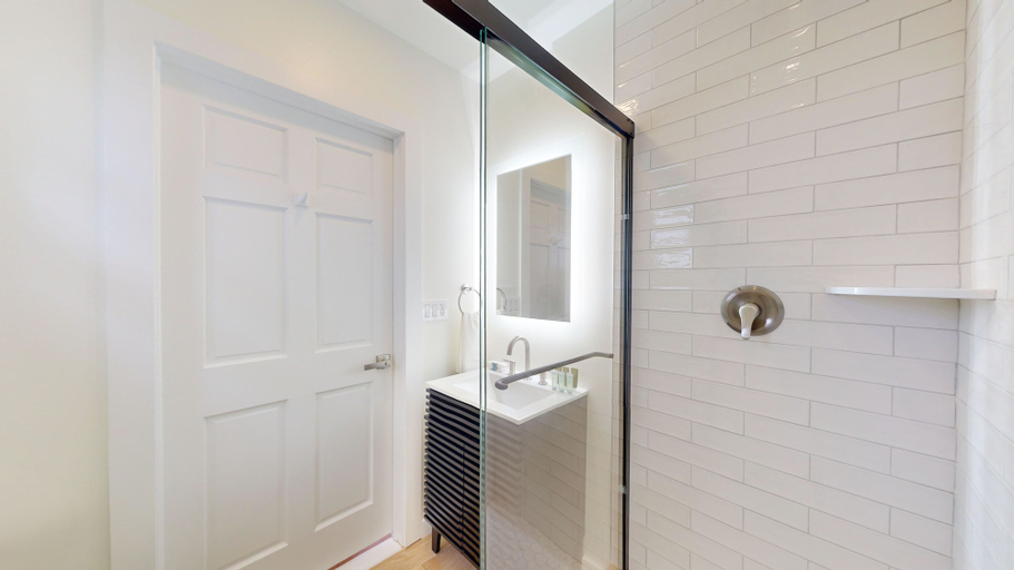 Bathroom 4, The Cove, Cape May