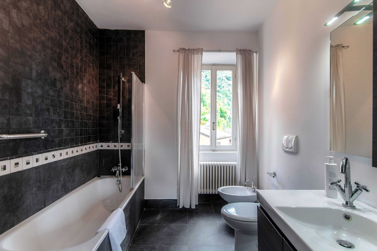 Room 2, Casa Fortuna, Como