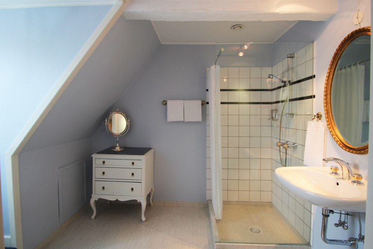 Bathroom 3, Store Restrup Slotshotel, Aalborg