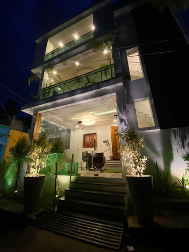 Exterior 10