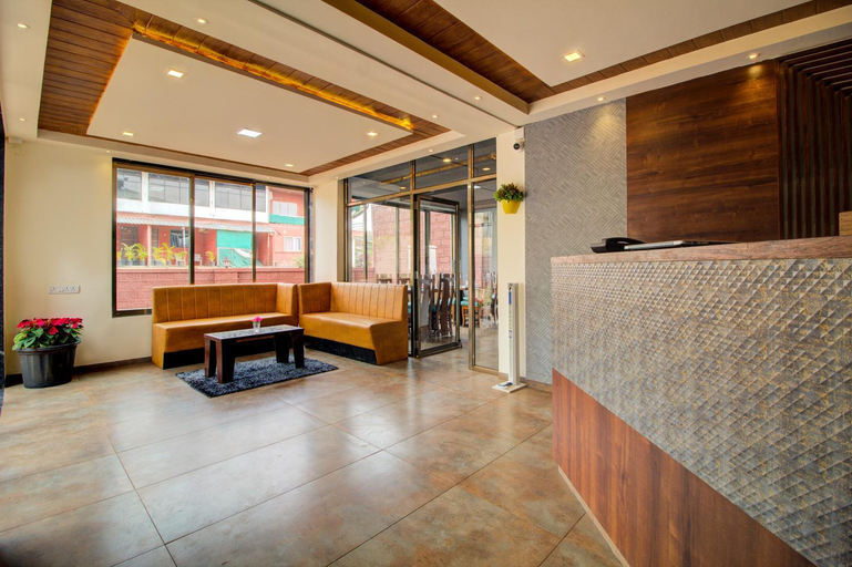 Public Area 2, Hotel Mountain Breeze, Satara