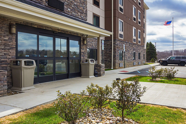 Exterior & Views