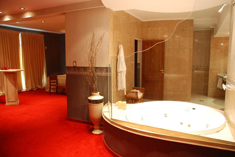 Bathroom 4, CATANGE HOTEL, Chacabuco