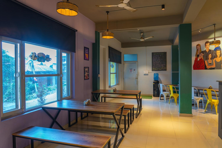 Food & Drinks 5, Whoopers Hostel Bir, Kangra