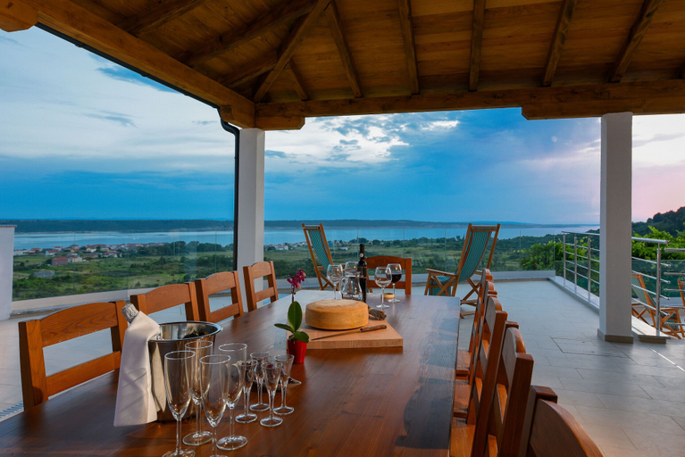 Food & Drinks 4, Villa Lubey, Ražanac