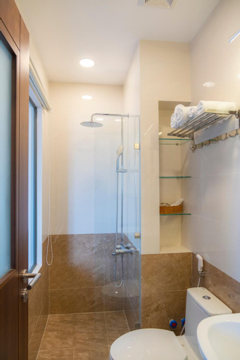 Bathroom 12