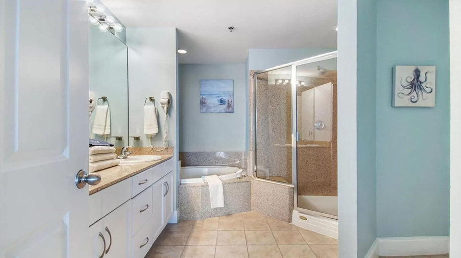 Bathroom 5, Laketown Wharf 827 - Life's A Beach, Bay