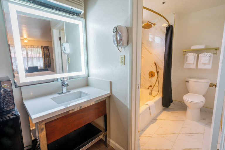 Bathroom 5, Sands Inn & Suites, San Luis Obispo