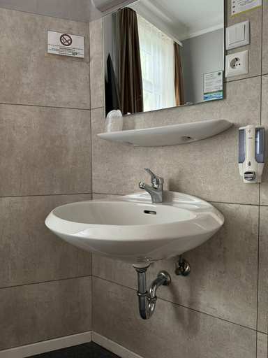 Bathroom 5, Hotel-Pension Kieler Hof, Hamburg