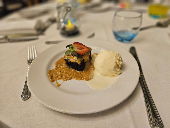 Food & Drinks 5, Marsh Farm Hotel, Wiltshire