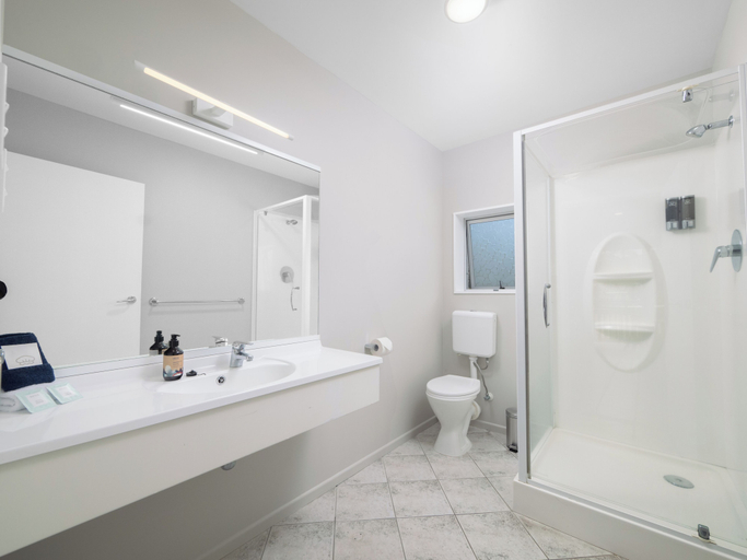 Bathroom 4, The Captains Motel, Far North