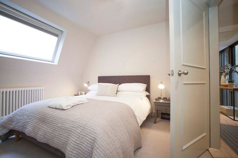 Bedroom 3, Stylish Wood Street Apartment, Bath and North East Somerset