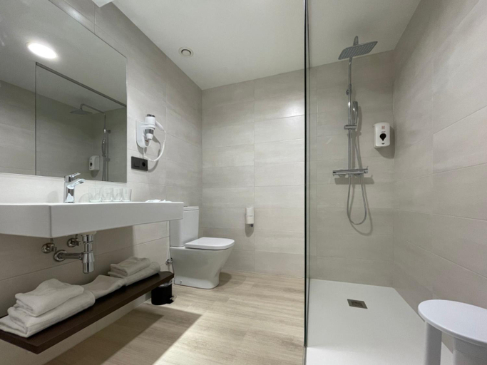 Bathroom 4, Hotel Remigio, Navarra