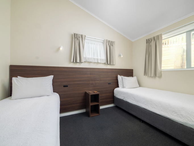 Bedroom 3, The Captains Motel, Far North