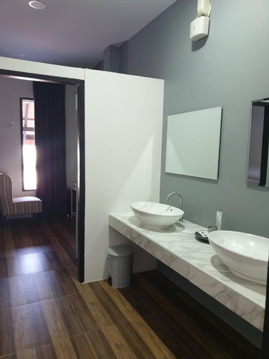 Bathroom 9