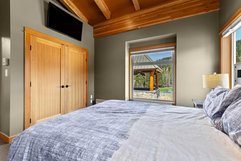 Bedroom 4, Kookaburra Lodge #401 By Bear Country, Thompson-Nicola