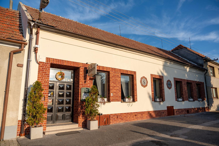 Others 5, Restaurace-Pension-Vinarstvi U Stastnych, Hodonín