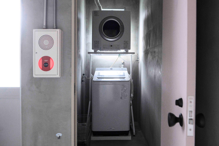 Bathroom 4, Meguru Ishigaki, Ishigaki