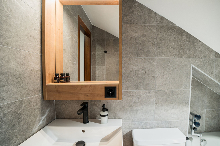 Bathroom 3, Hotel Brocco & Posta, Moësa
