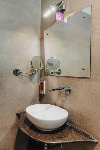 Bathroom 4, Safarnama Varanasi, Varanasi