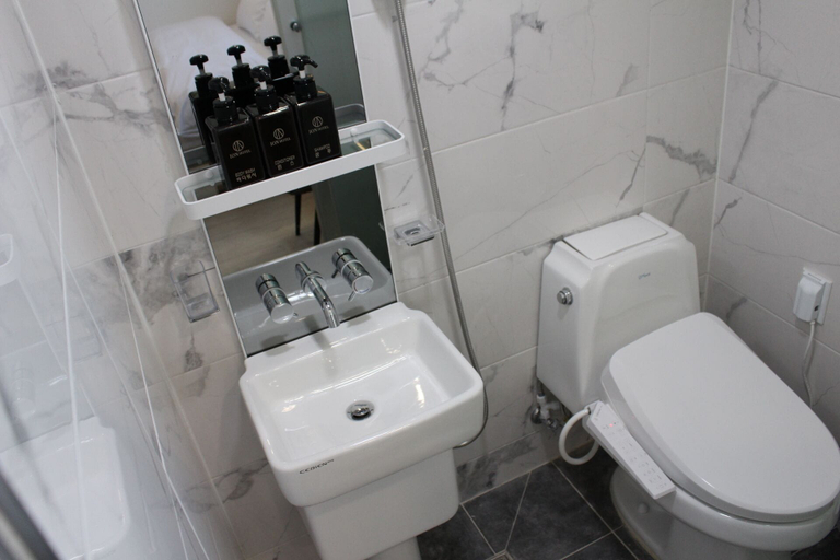 Bathroom 3, ION HOTEL DONGDAEMOON, Jongno