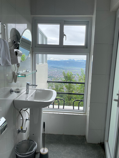 Bathroom, Hotel Pokharaeye, Gandaki
