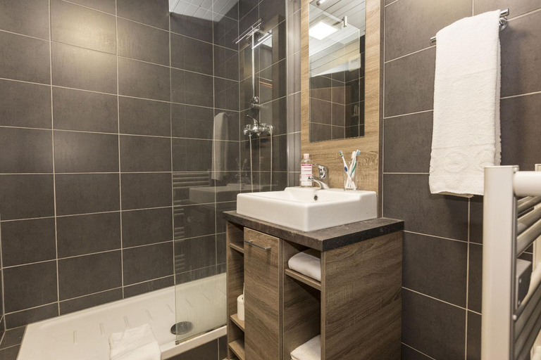 Bathroom 3, Residence Odalys Le Front de Neige, Haute-Savoie