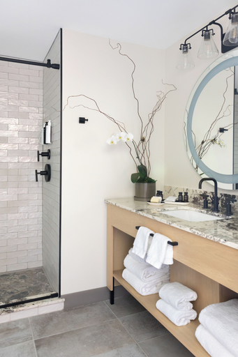 Bathroom 4, The Embers Hotel, Watauga