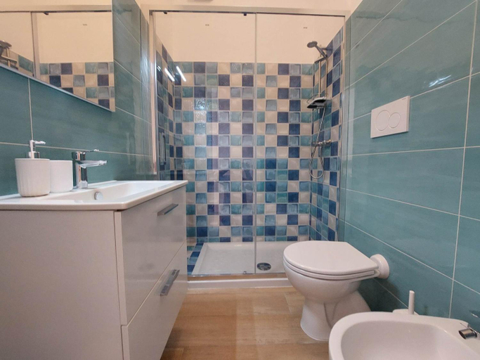 Bathroom 2, Ricomincio da Polignano, Bari